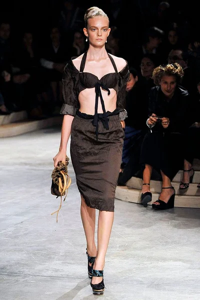 Look 3